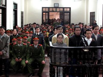 Phin to sơ thẩm tại thnh phố Vinh, Nghệ An (AFP /TTX VN)