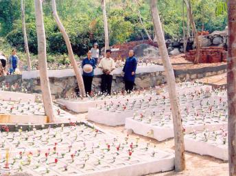 Nghĩa trang Đồng Nhi dnh cho cc hi nhi bị chối bỏ tại ni Hn Thơm, Khnh Ha do ng Tống Phước Phc xy dựng.