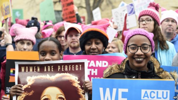 Những người tham gia cuộc Tuần hành của Phụ nữ ở Washington trên Đại lộ Độc lập ở Washington, trong ngày đầu tiên của nhiệm kỳ tổng thống của ông Donald Trump.