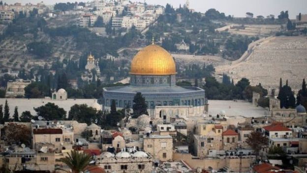 Israel xem Jerusalem là thủ đô không thể chia tách, trong lúc người Palestine tuyên bố Đông Jerusalem là thủ đô của quốc gia trong tương lai.